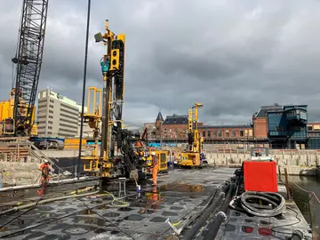 Project Ponton Hulpkraan Stellingen of Bauer Funderingstechniek